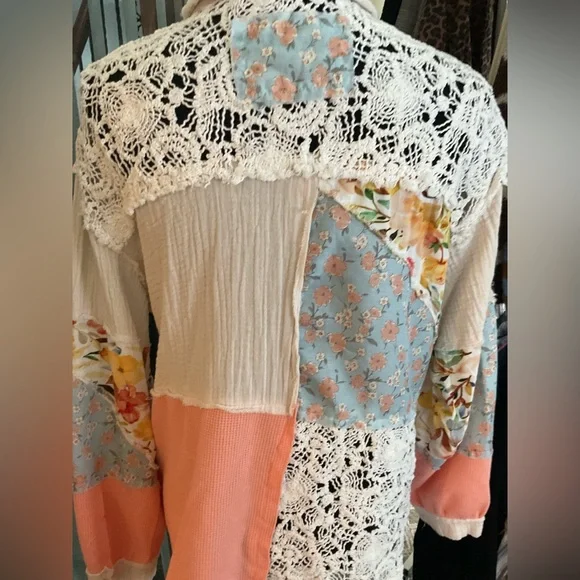 POL New Relaxed Fit Button Down Top - Picture 4 of 5